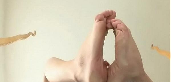  Taylor Vixen Soles on Glass